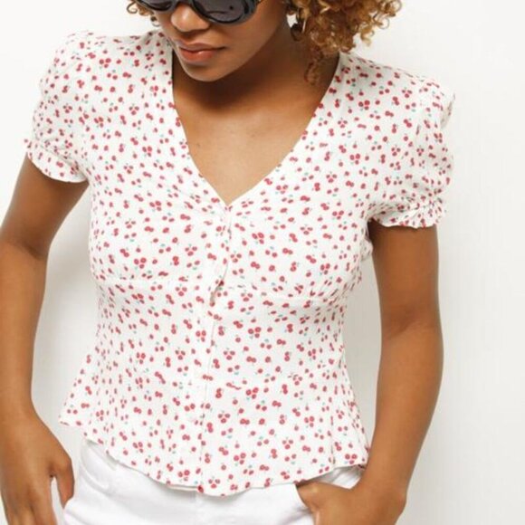 Olivaceous Thursdays Red and White Floral Button-Up Top Size Medium - Picture 1 of 9